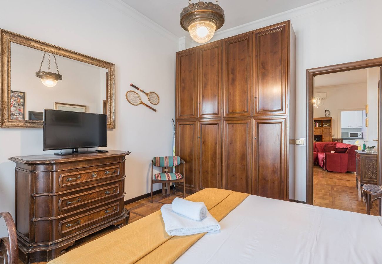 Apartment in Rome - 034 - Carso · Charming  and Precious Mazzini Maiso