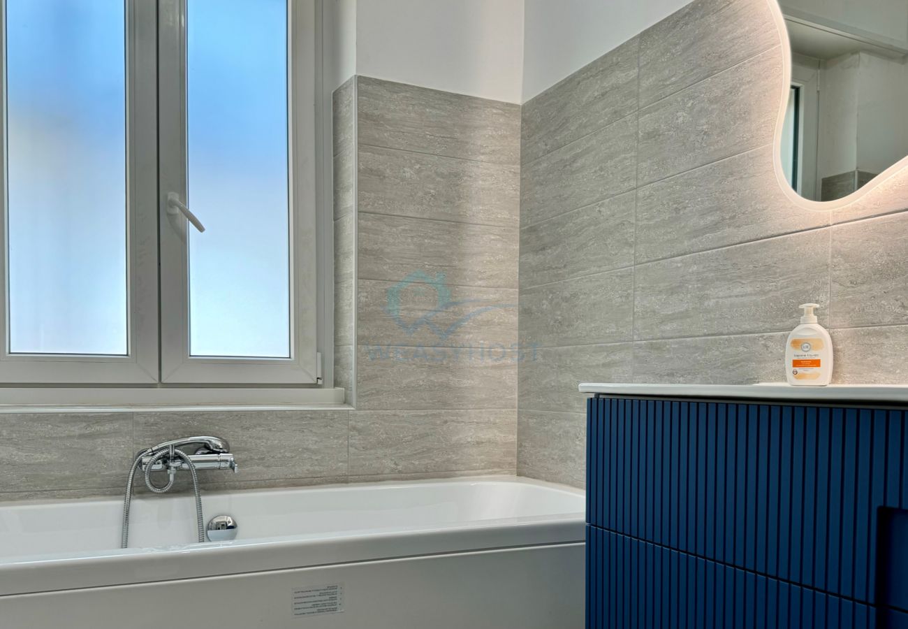 Apartment in Rome - 084 - Montefalco - Contemporary Comfort: Stylish M