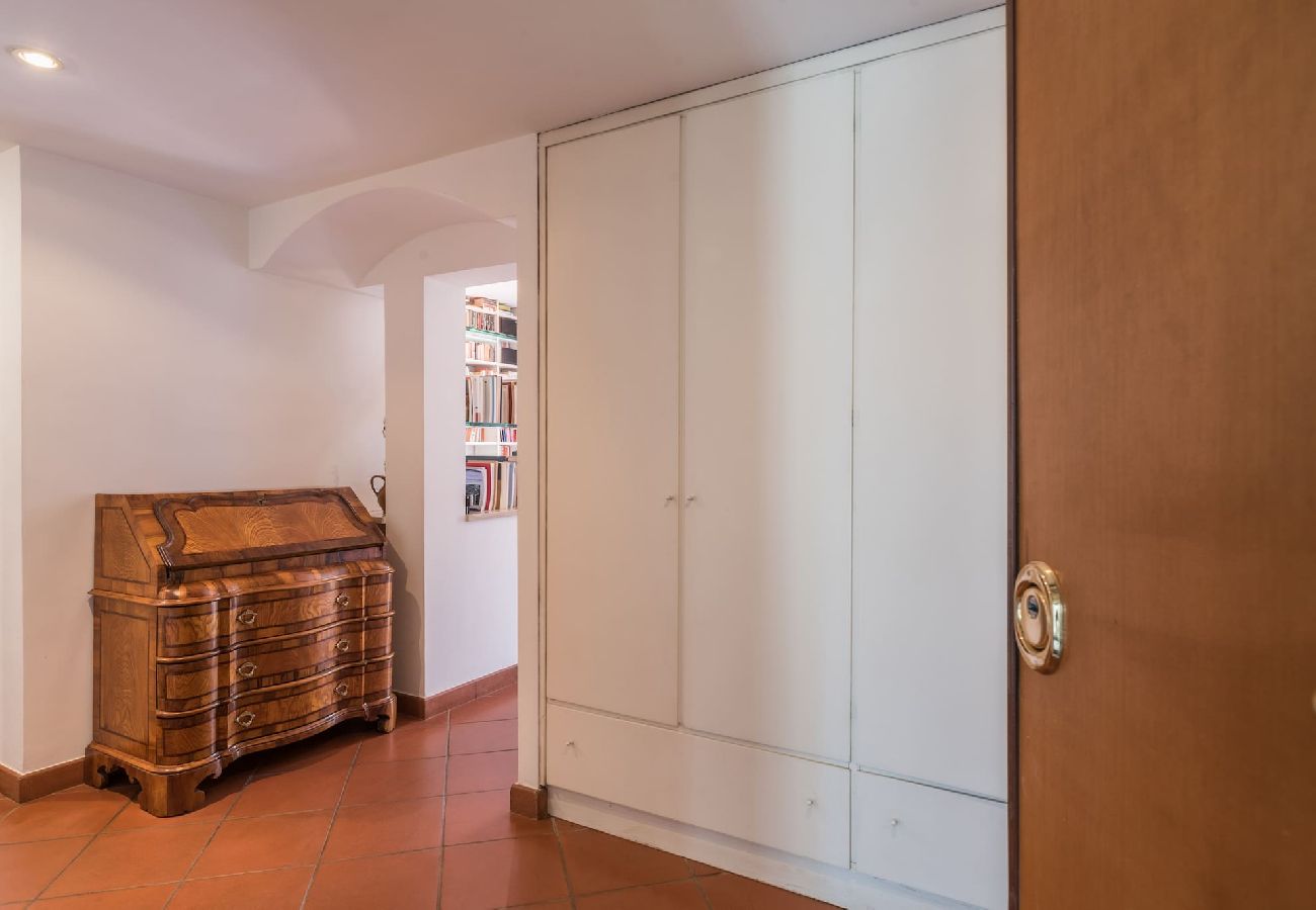 Apartamento en Roma - 045 - Serpenti · Colosseo Stylish Penthouse