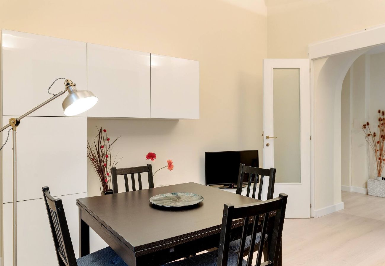 Apartamento en Roma - 005 - Labicana · Sunny flat in elegant building cl