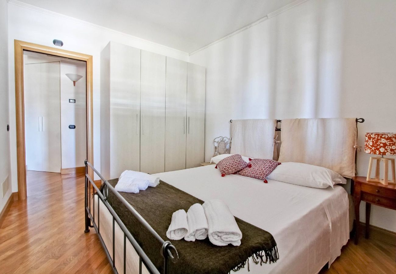 Apartamento en Roma - 011 - COLOMBO · Cozy terrace close to Eataly and m