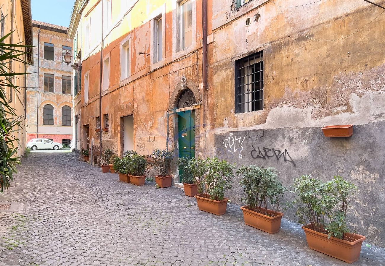 Estudio en Roma - 017 - IN PISCINULA · Cozy, Sunny Suite in the Hear