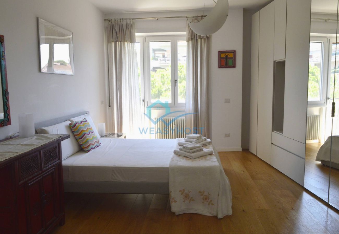 Apartamento en Roma - 052 - Falconieri · Oasis of Ample Space and Comfor