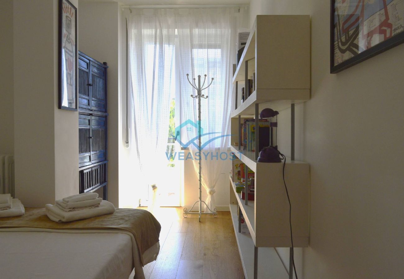 Apartamento en Roma - 052 - Falconieri · Oasis of Ample Space and Comfor