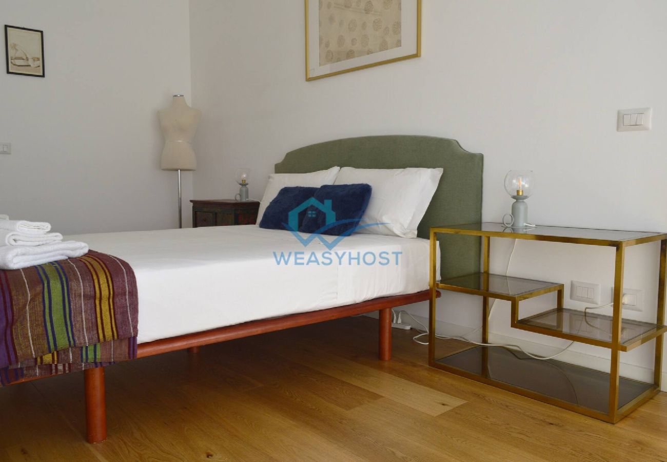 Apartamento en Roma - 052 - Falconieri · Oasis of Ample Space and Comfor