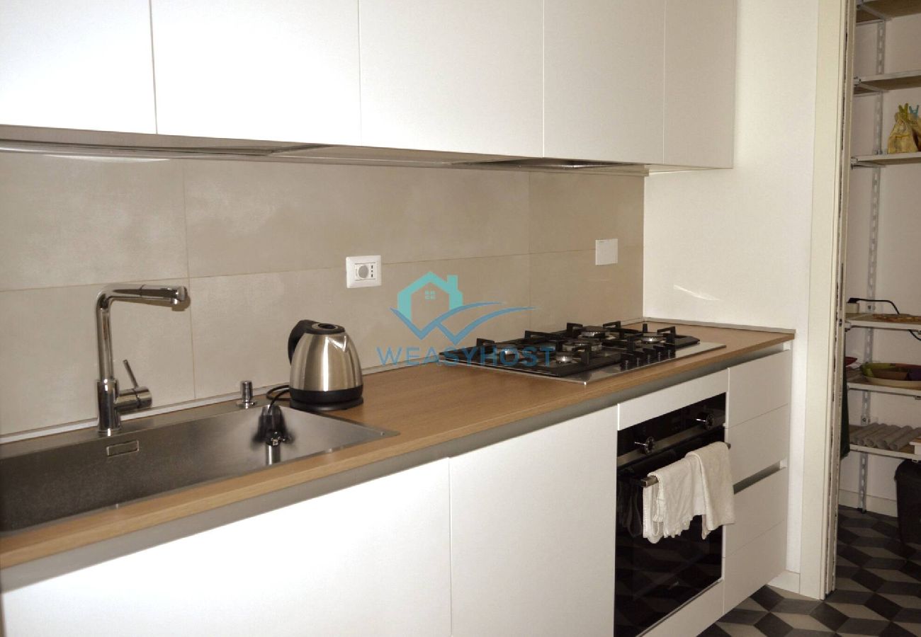 Apartamento en Roma - 052 - Falconieri · Oasis of Ample Space and Comfor